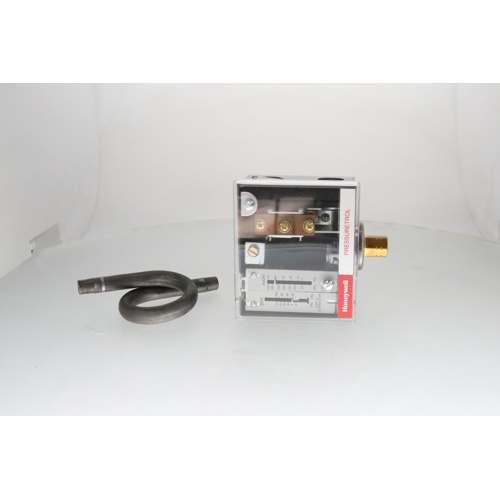Honeywell L404F1243 Pressuretrol Controller, 5-50 PSI, SPDT, 120/240VAC