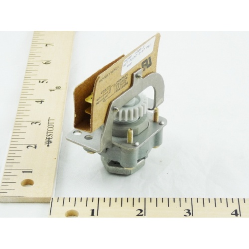 Honeywell P658F1000 Pneumatic Electric Switch, 2-17 PSI, Panel Mount