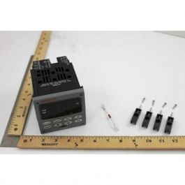 Honeywell DC3500EE0000200100 Universal Digital Controller Dc3500-Ee-0000-200-10000-E0-0