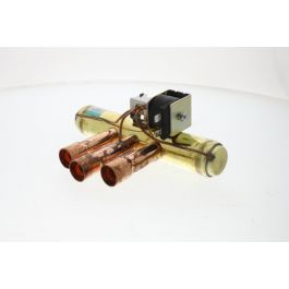 Carrier EF17BZ251 Reversing Valve 1/2 " x 3/4 " ODF 24V